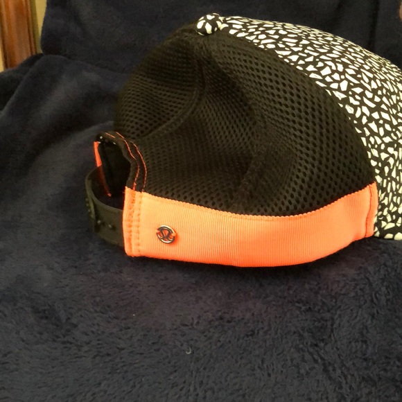 Lululemon hat - Picture 2 of 3